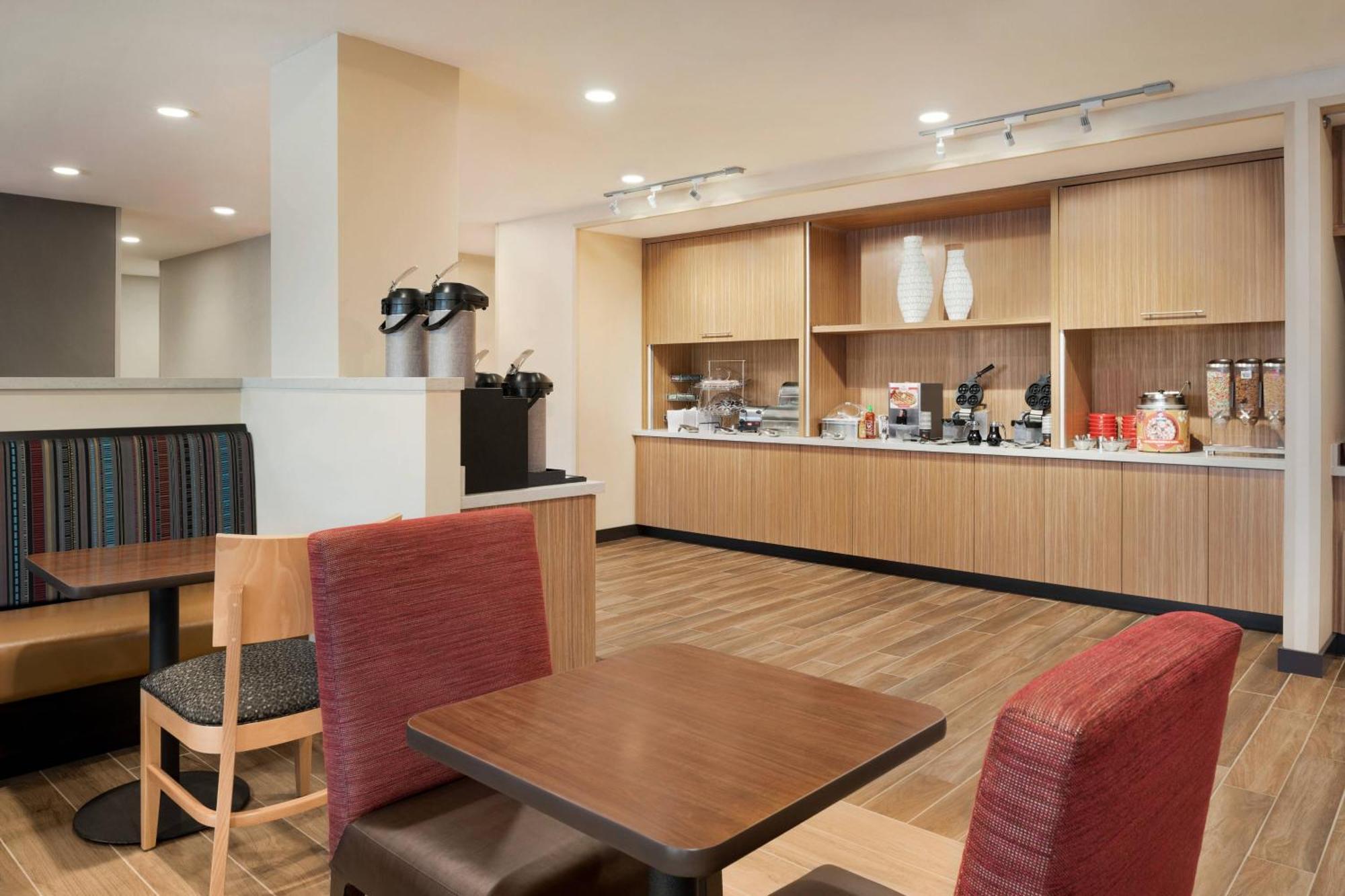 Towneplace Suites By Marriott Dubuque Downtown Экстерьер фото