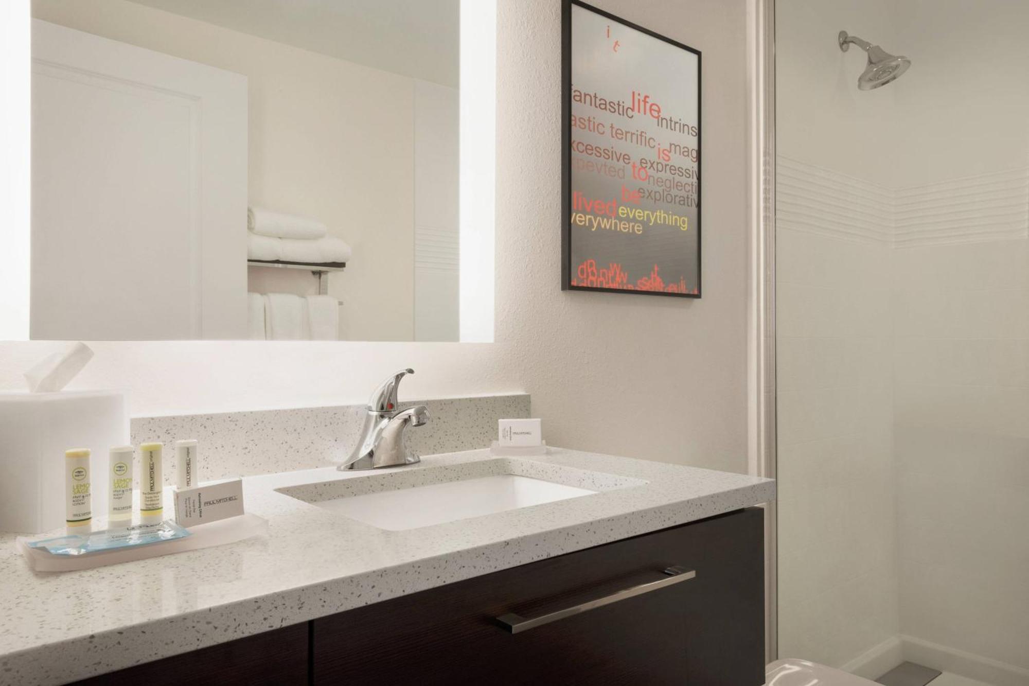 Towneplace Suites By Marriott Dubuque Downtown Экстерьер фото