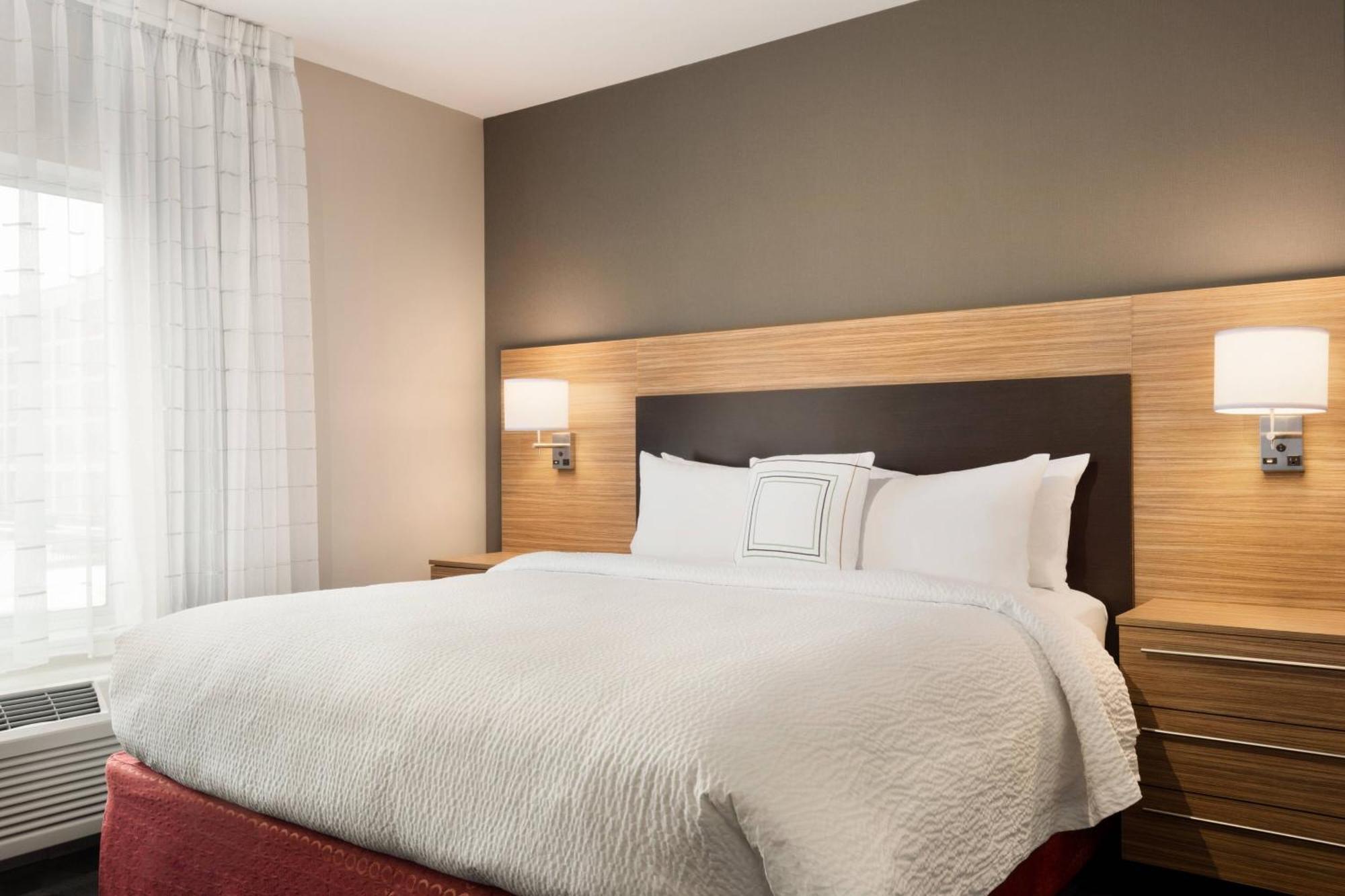 Towneplace Suites By Marriott Dubuque Downtown Экстерьер фото