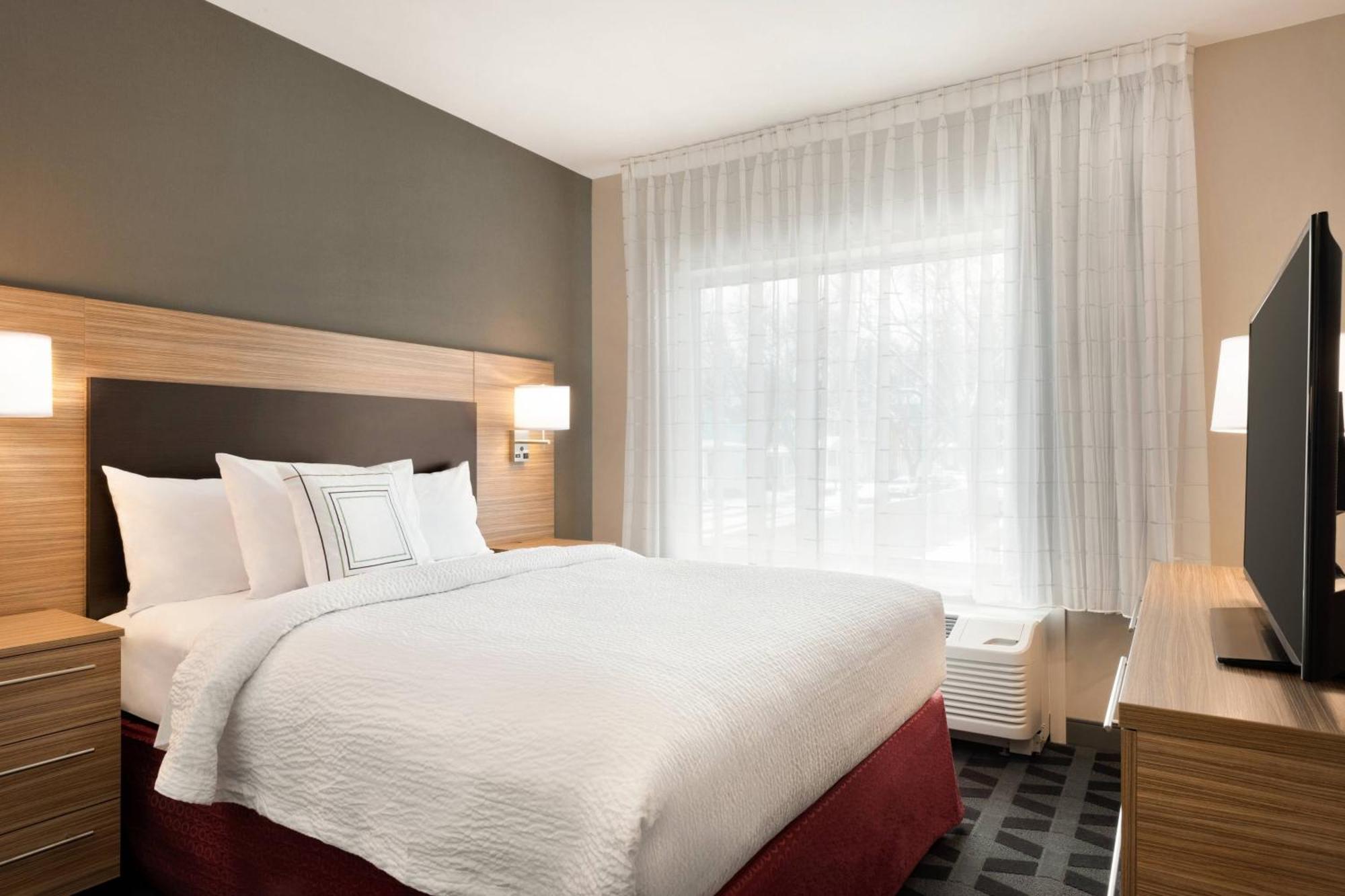 Towneplace Suites By Marriott Dubuque Downtown Экстерьер фото