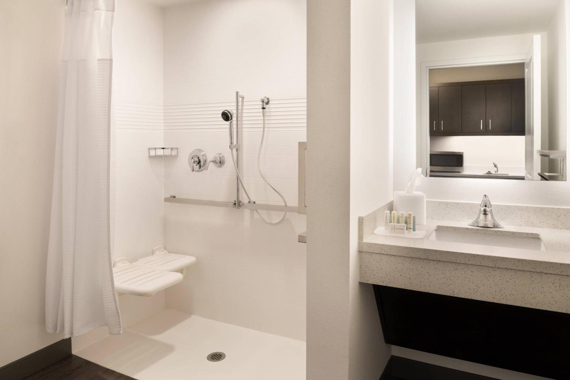 Towneplace Suites By Marriott Dubuque Downtown Экстерьер фото