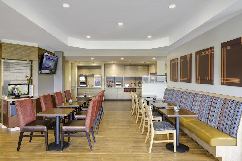 Towneplace Suites By Marriott Dubuque Downtown Экстерьер фото